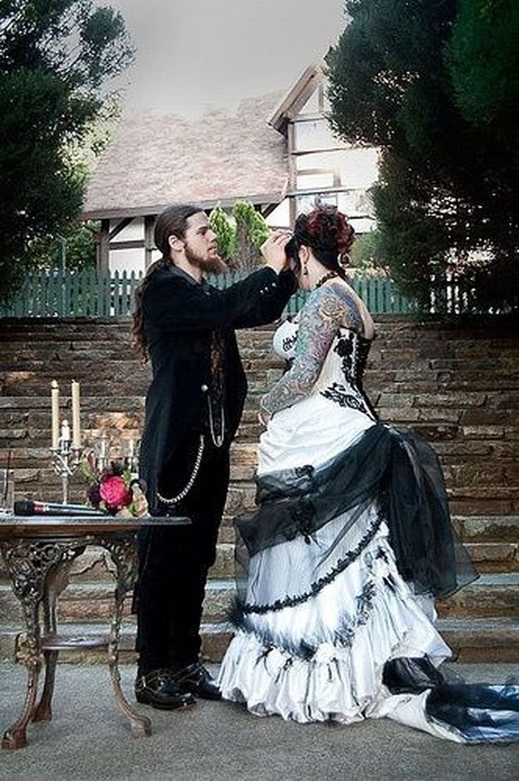 Гот свадьба. Свадьба в стиле Готика. Невеста в стиле Готика. Свадьба в Готический стиле Готика. Свадьба в викторианском стиле.