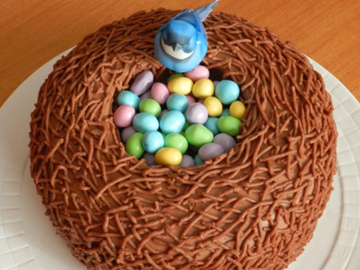 Гнездо из шоколада. Торт гнездо. Торт на Пасху. Украшение торта гнездом на Пасху. Пасхальный тортик.