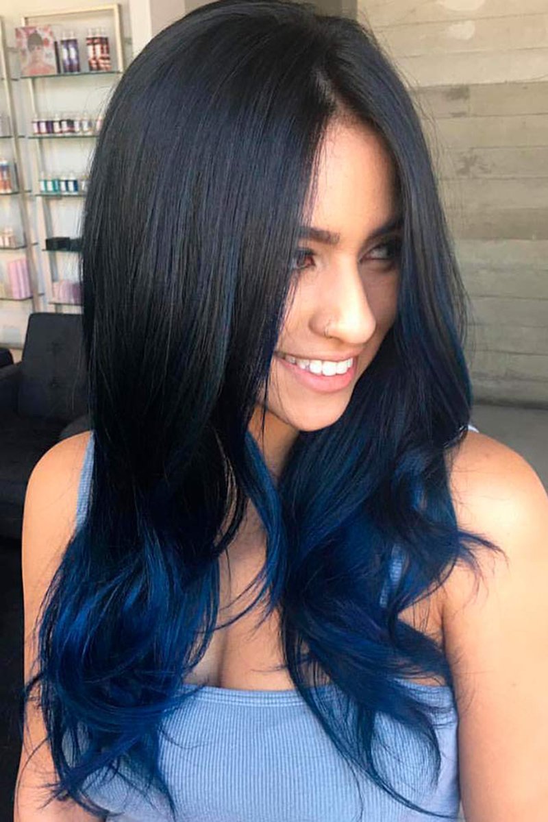 Омбре на черных волосах. Синие волосы. Синий цвет волос. Синие волосы прямые. Синее омбре.