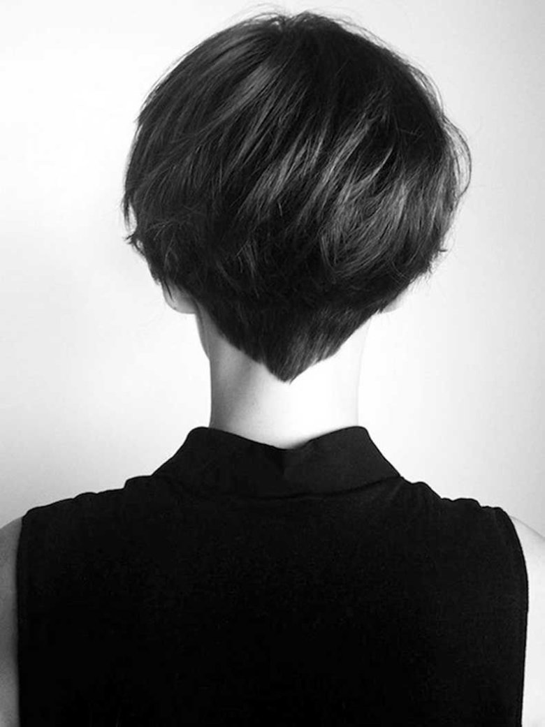 Фото девушки короткими волосами со спины