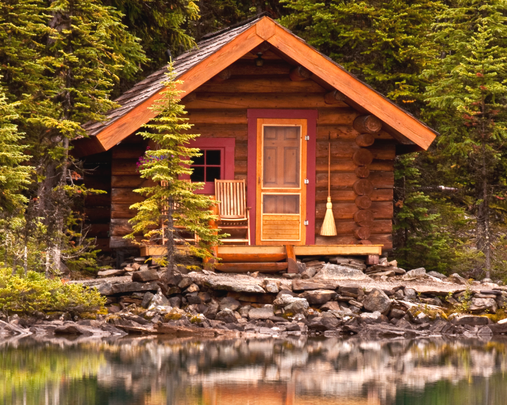 Деревянный дом на реке. Лог Кэбин Тини. Тини Хаус на берегу озера. Кэбин дом. Домик Кэбин США.