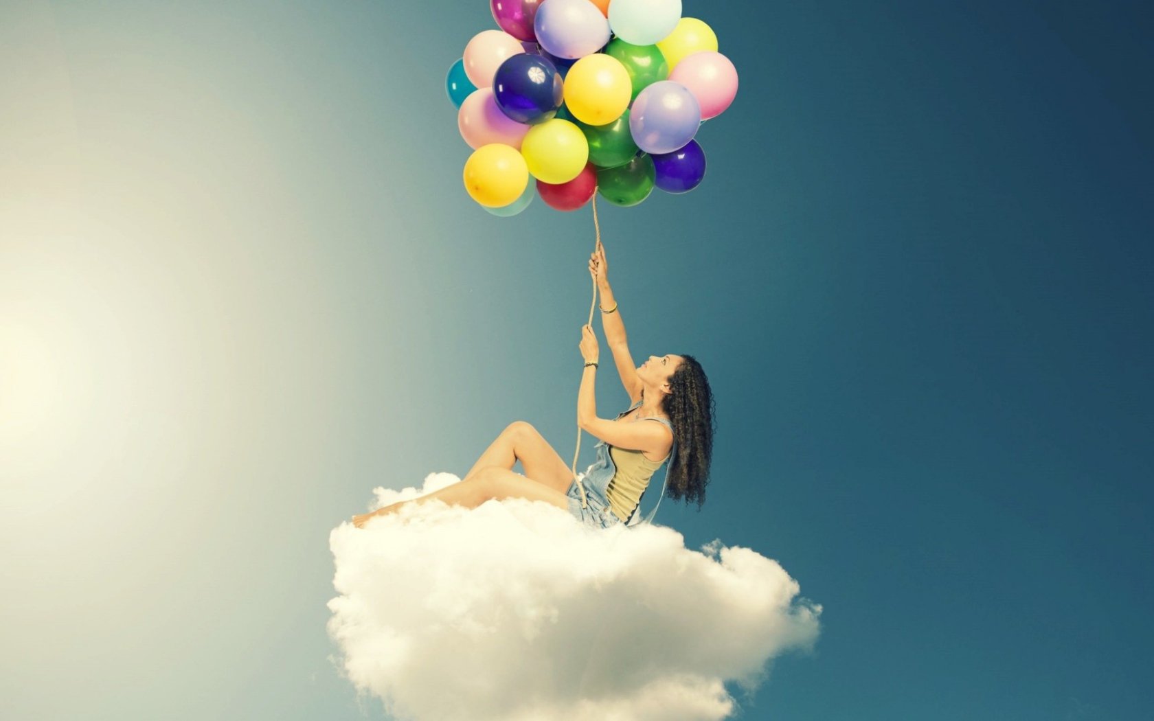 День рождения облаков. Девушка с шарами. Девочка с шариками. Девушка и воздушные шары. Позитивная девушка.