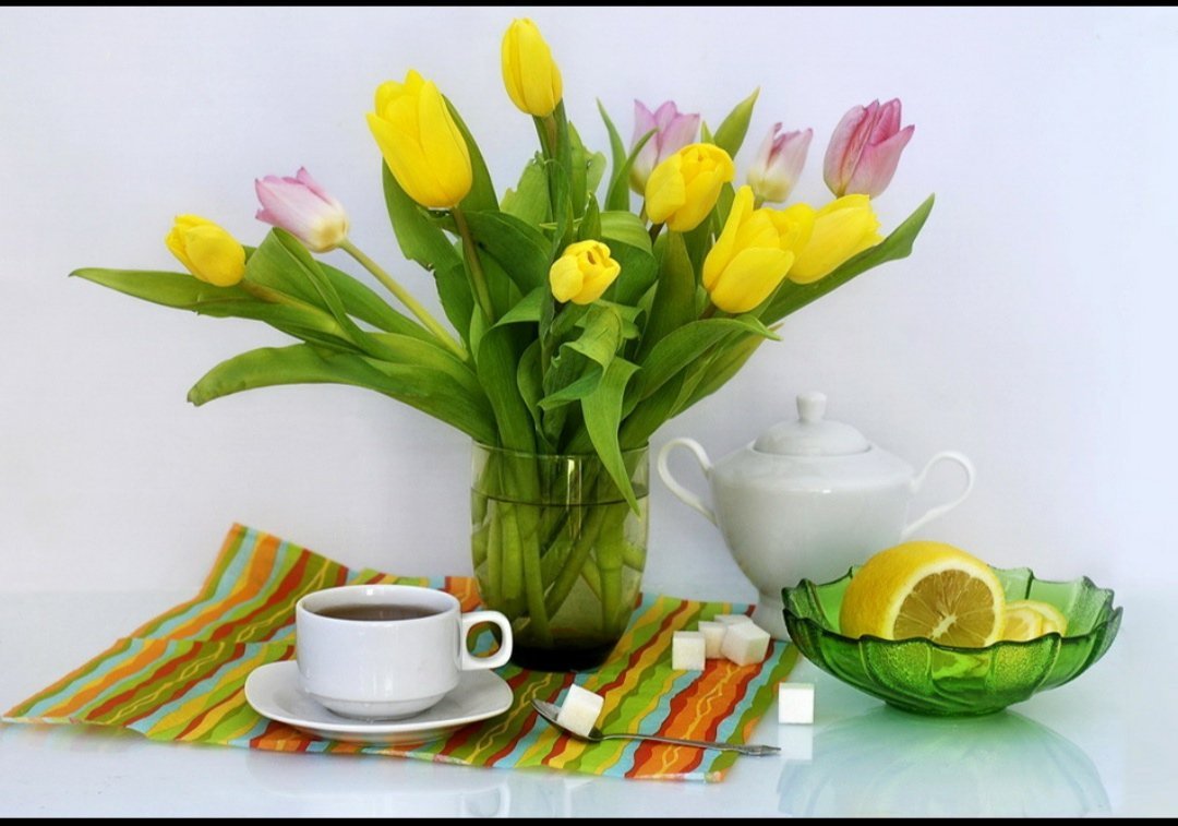 Хорошего дня тюльпаны картинки. Натюрморт Весеннее настроение. Доброе Весеннее утро. Доброе Весеннее утро тюльпаны.