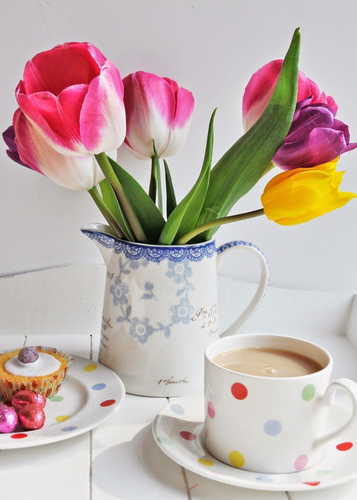 Доброе весеннее утро с тюльпанами картинки. Доброе Весеннее утро. Пожелания с добрым весенним утром. Открытки с добрым утром весенние.
