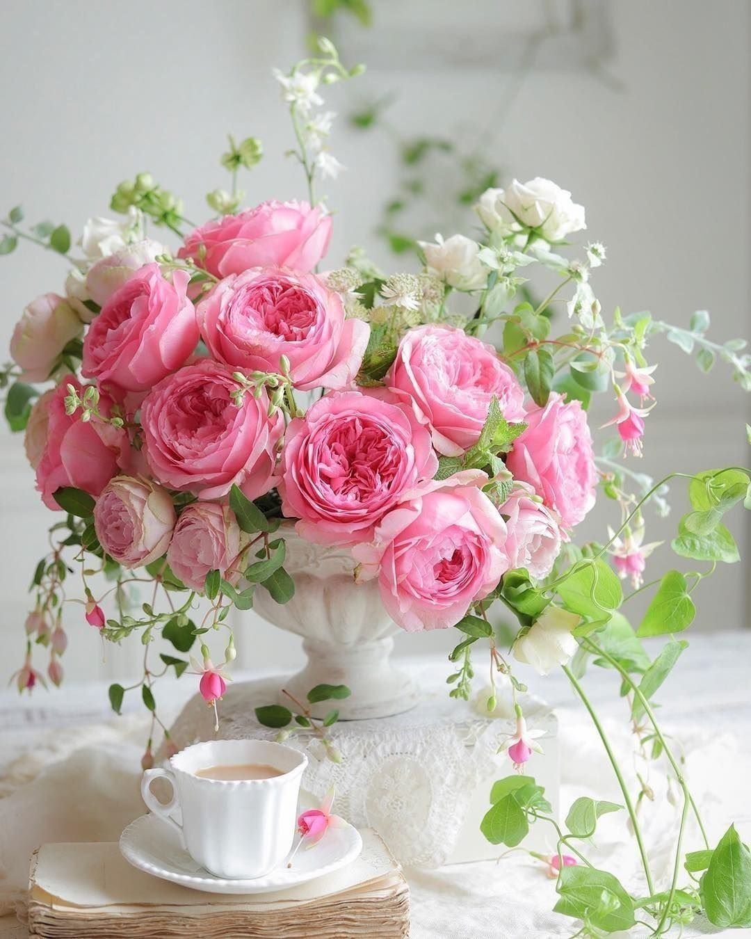 Доброе утро картинки красивые букеты цветов. Шикарные цветы в вазе. Нежный букет. Красивые букеты в вазах. Букет в нежных тонах.