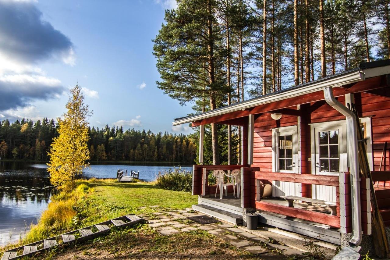 Снять дом у озера недорого. Миккели Финляндия дом у озера. Дом на финском заливе. Финская усадьба в Карелии. Дом у озера Карелия.