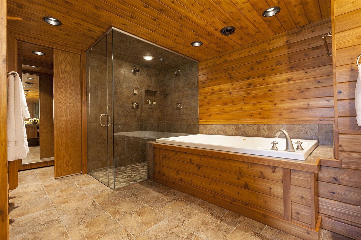 Отделка комнаты деревом. Вагонка штиль лиственница ванная комната. Отделка ванной деревом. Ванная отделанная вагонкой деревянной. Ванная комната отделанная деревом.