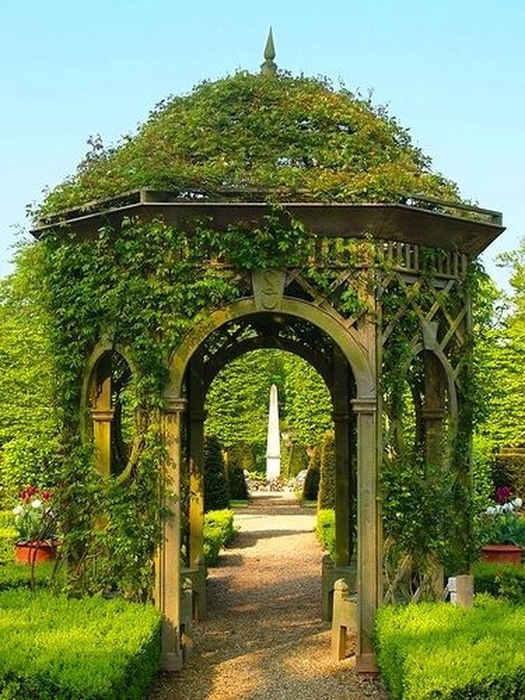 Увитая беседка 7. Англия парк Викторианский сад. Парковая беседка увитая плющом. Сад Фолли Великобритания. Пергола Берсо.