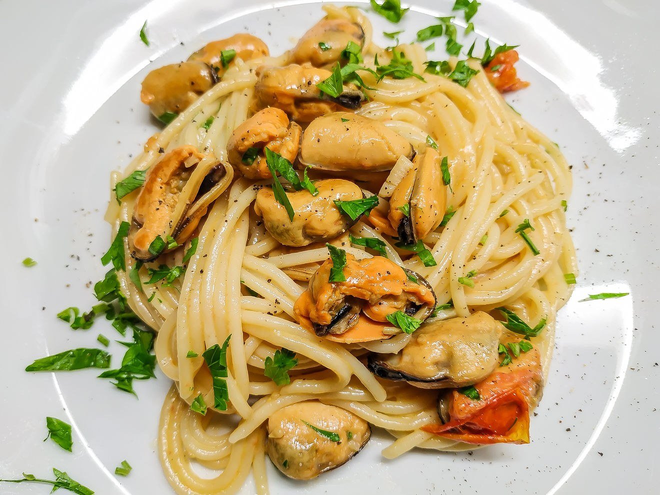 Рецепт пасты с мидиями в сливочном соусе. Спагетти фрутти ди Маре. Спагетти «мидии и Пармиджано». Спагетти с мидиями. Фетучини с мидиями.