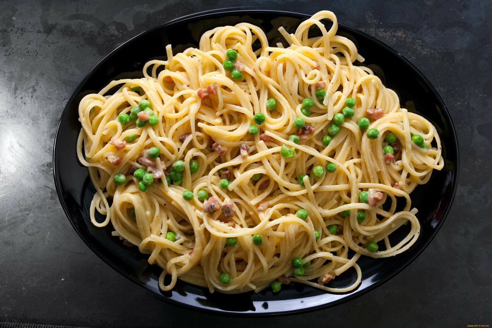 Some spaghetti. Итальянская паста. Спагетти. Паста спагетти. Спагетти паста Италия.