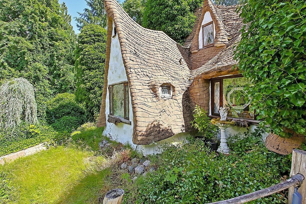 Сказочный дом. Маленький домик. Сказочные домики для дачи. Необычные домики. Ые домики