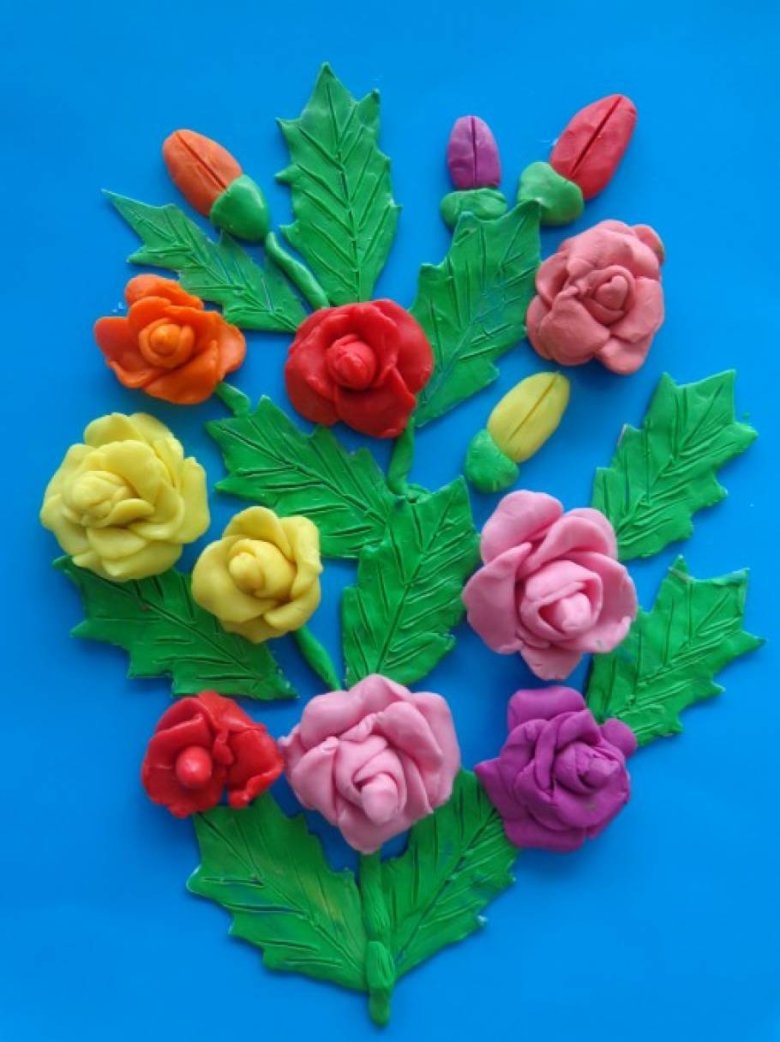Пластилинография цветы для мамы. Декоративная лепка. Цветы из пластилина для малышей. Цветок для пластилинографии. Лепка подарок для мамы